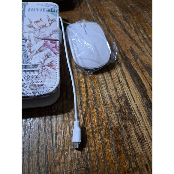 New Paris Theme Charging Tablet Case with Keyboard and Mouse Type C - Picture 6 of 8